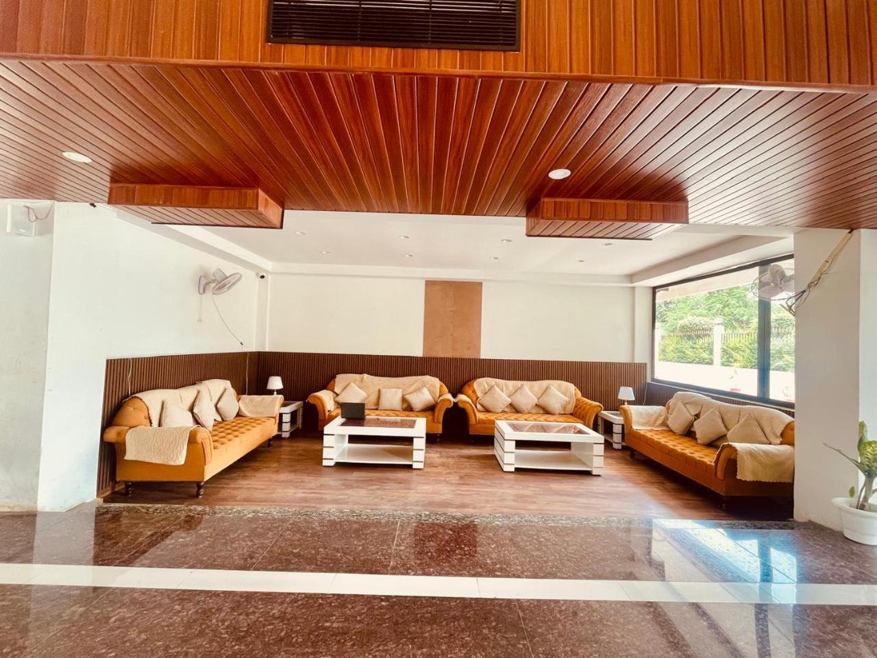 Country Inn Ayodhya - Opposite Airport Exterior foto